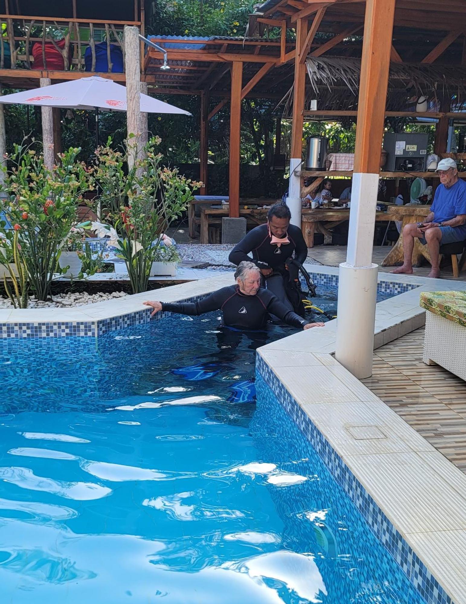 Bunaken Villa Queen'S Dive Manado Esterno foto